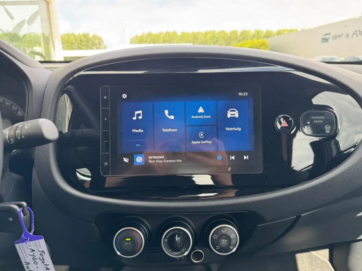 1.0 VVT-i Automaat Play