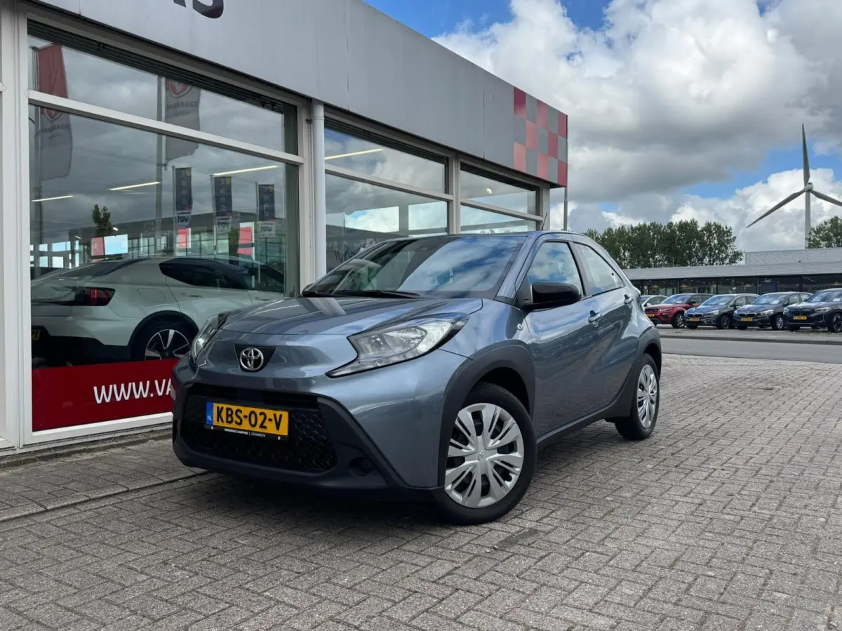 1.0 VVT-i Automaat Play