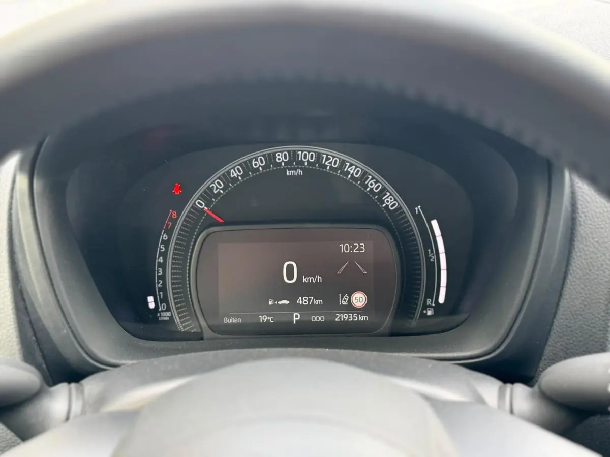 1.0 VVT-i Automaat Play
