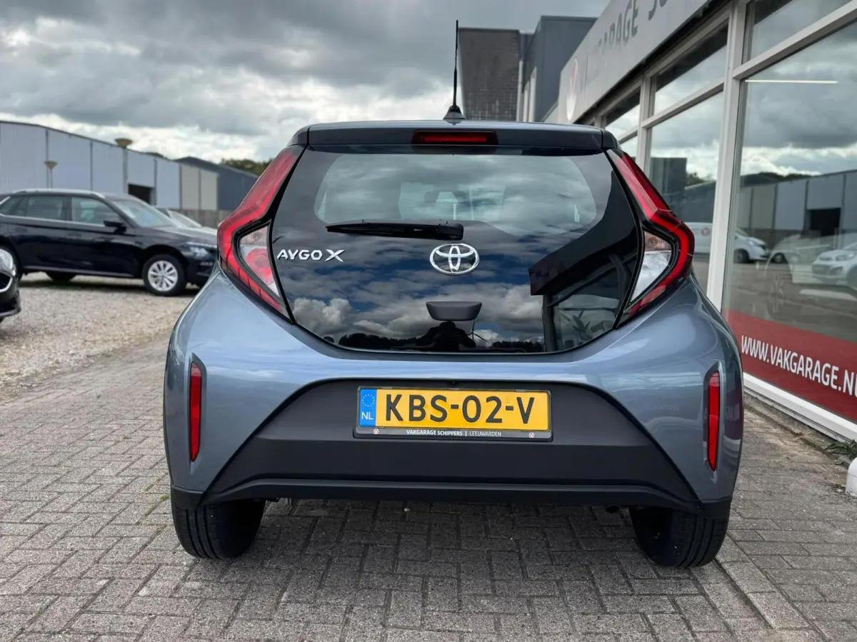 1.0 VVT-i Automaat Play