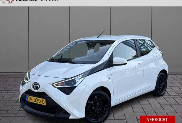 1.0 VVT-i x-play | Cruisec. | Camera | Airco | Carplay | Sportvelgen