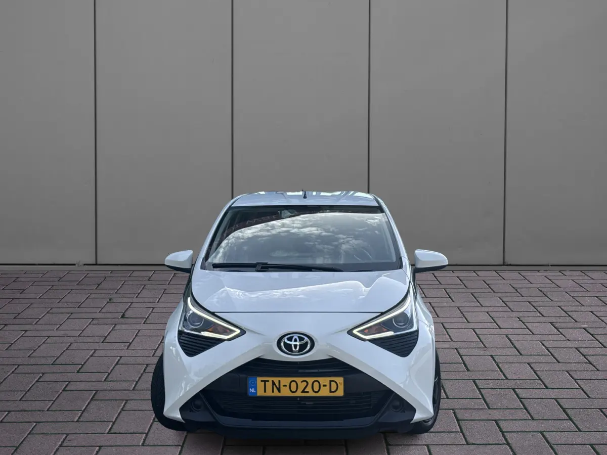 1.0 VVT-i x-play | Cruisec. | Camera | Airco | Carplay | Sportvelgen