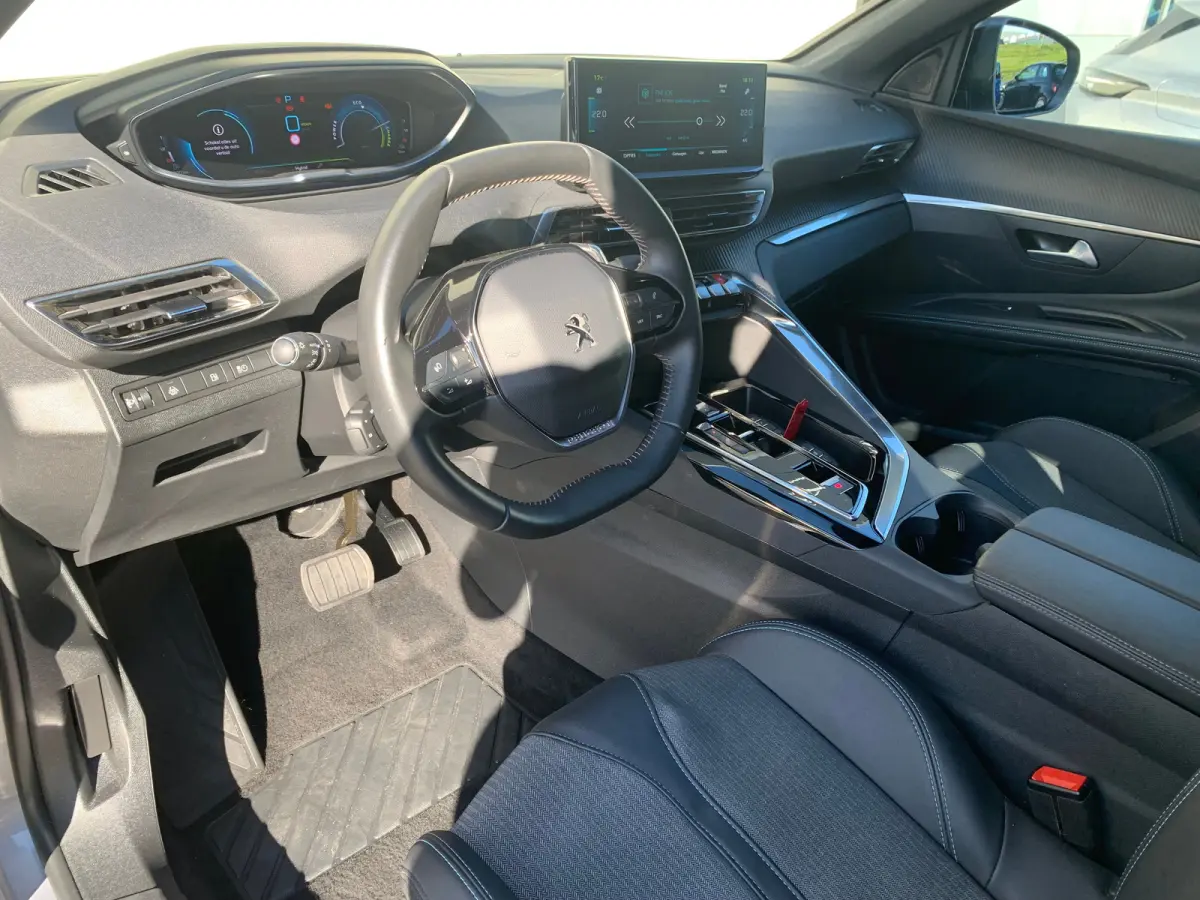 1.6 HYbrid 225 Active Pack Business Airco | AppleCarPlay/ Android Auto | Camera | Cruise Control | DAB | LMV 18" | Navi | PDC Achter |