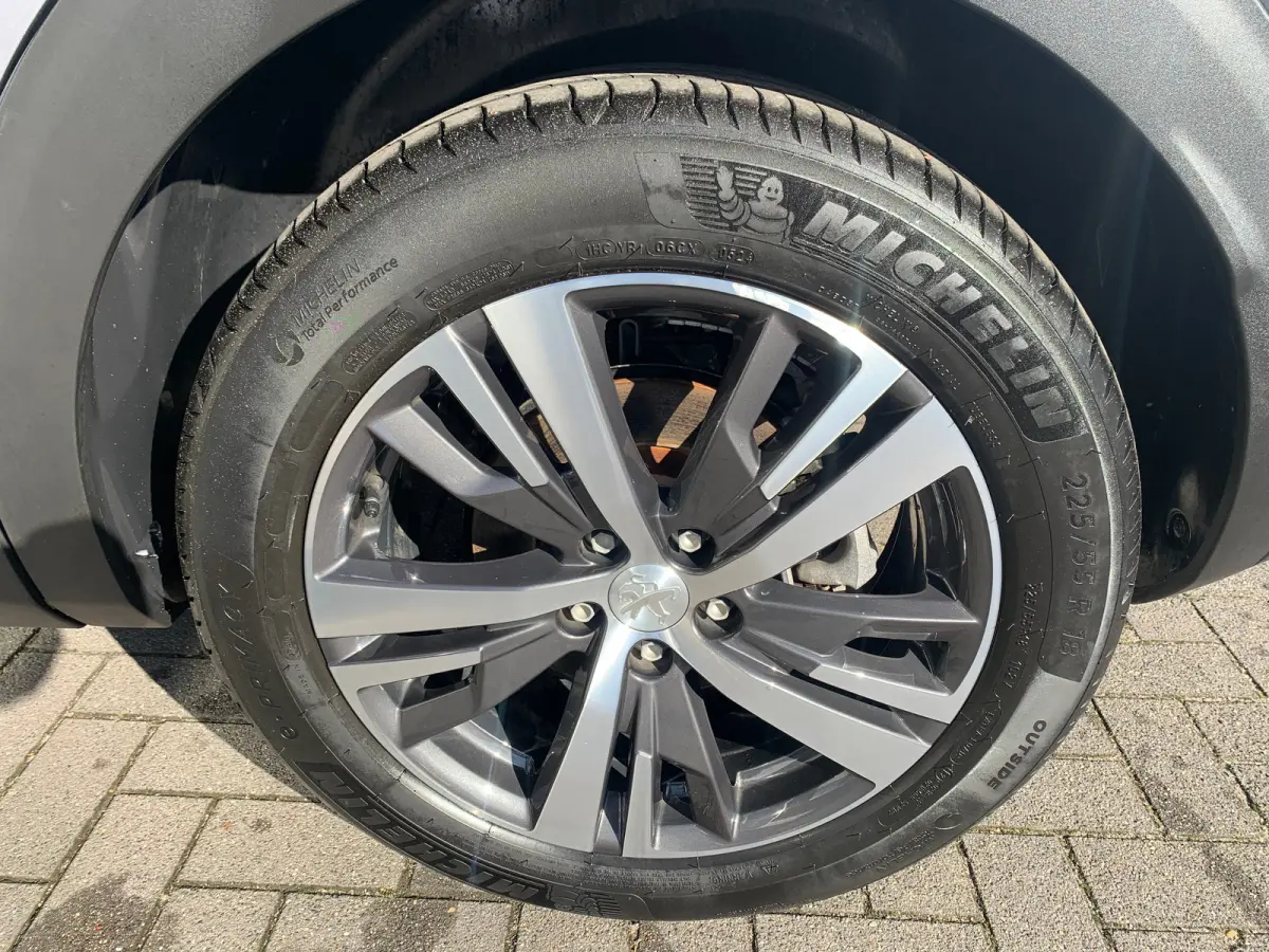 1.6 HYbrid 225 Active Pack Business Airco | AppleCarPlay/ Android Auto | Camera | Cruise Control | DAB | LMV 18" | Navi | PDC Achter |