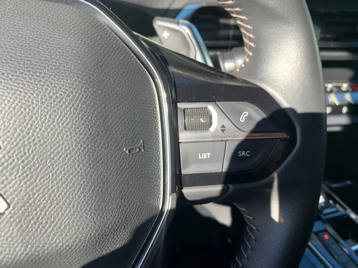 1.6 HYbrid 225 Active Pack Business Airco | AppleCarPlay/ Android Auto | Camera | Cruise Control | DAB | LMV 18" | Navi | PDC Achter |
