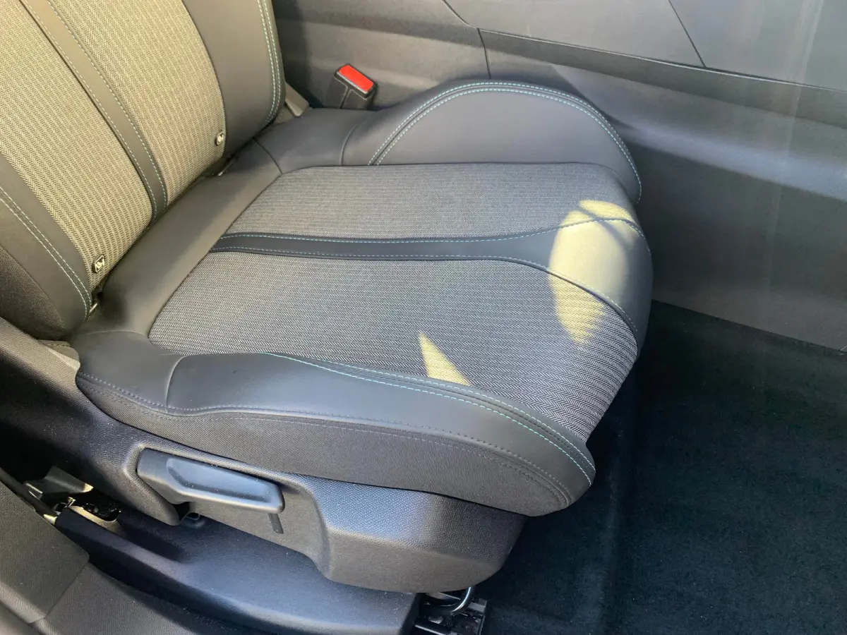 1.6 HYbrid 225 Active Pack Business Airco | AppleCarPlay/ Android Auto | Camera | Cruise Control | DAB | LMV 18" | Navi | PDC Achter |