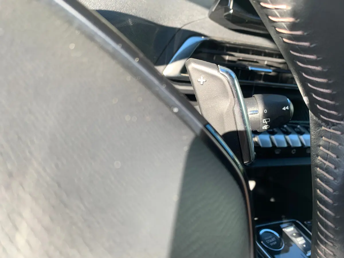 1.6 HYbrid 225 Active Pack Business Airco | AppleCarPlay/ Android Auto | Camera | Cruise Control | DAB | LMV 18" | Navi | PDC Achter |