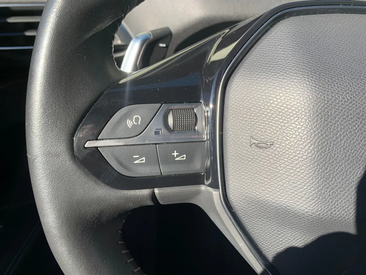 1.6 HYbrid 225 Active Pack Business Airco | AppleCarPlay/ Android Auto | Camera | Cruise Control | DAB | LMV 18" | Navi | PDC Achter |