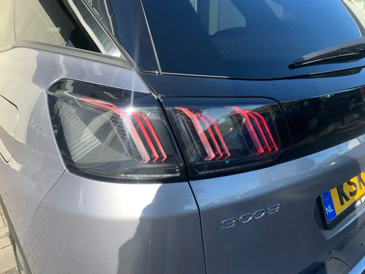 1.6 HYbrid 225 Active Pack Business Airco | AppleCarPlay/ Android Auto | Camera | Cruise Control | DAB | LMV 18" | Navi | PDC Achter |