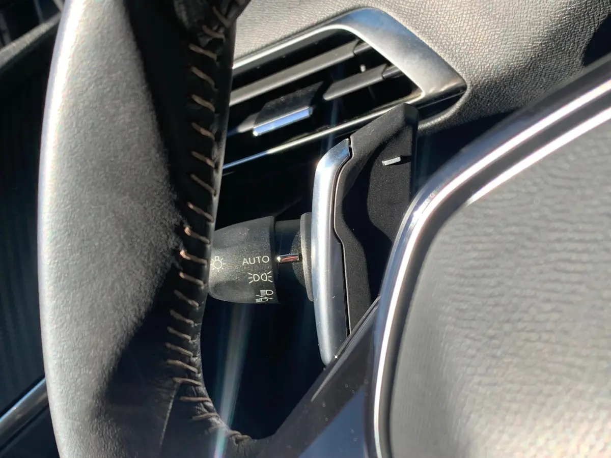 1.6 HYbrid 225 Active Pack Business Airco | AppleCarPlay/ Android Auto | Camera | Cruise Control | DAB | LMV 18" | Navi | PDC Achter |