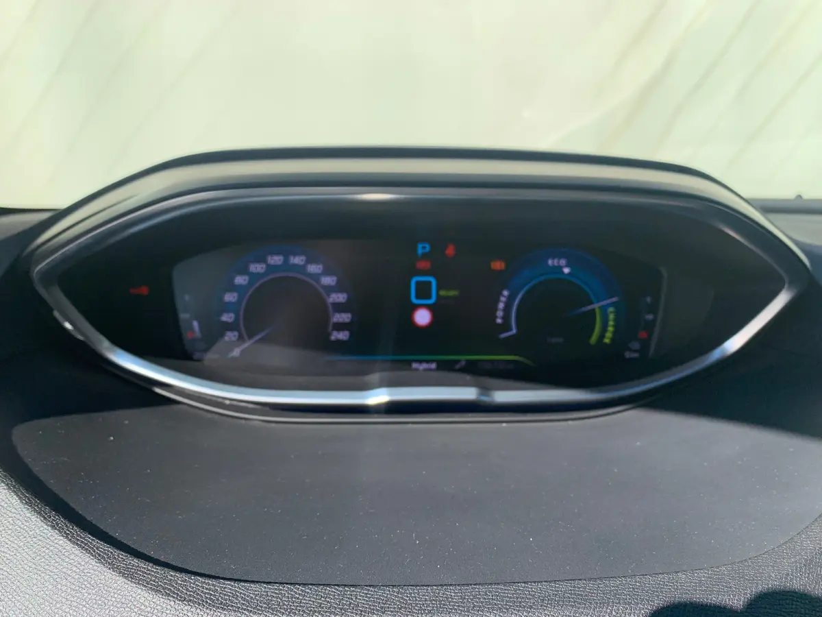 1.6 HYbrid 225 Active Pack Business Airco | AppleCarPlay/ Android Auto | Camera | Cruise Control | DAB | LMV 18" | Navi | PDC Achter |