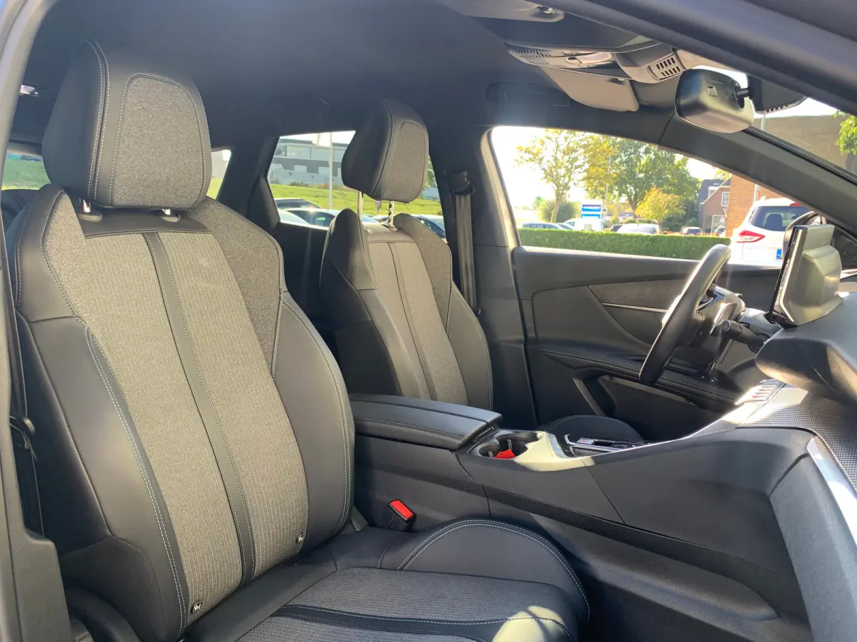 1.6 HYbrid 225 Active Pack Business Airco | AppleCarPlay/ Android Auto | Camera | Cruise Control | DAB | LMV 18" | Navi | PDC Achter |