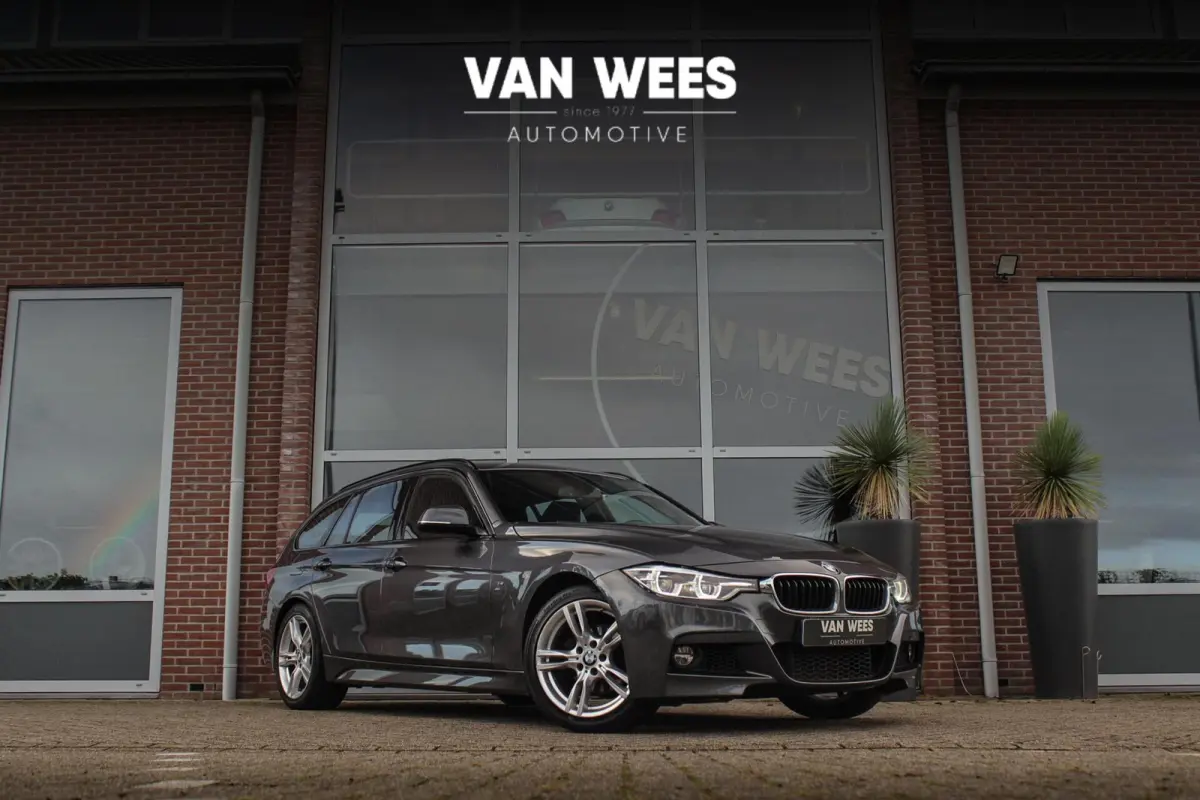 318i Corporate Lease Executive | M Sport pakket | Stoelverwarming | LED | Navigatie Professional | Bluetooth | Sportstoelen | M-sportstuur | PDC | Shadow Line