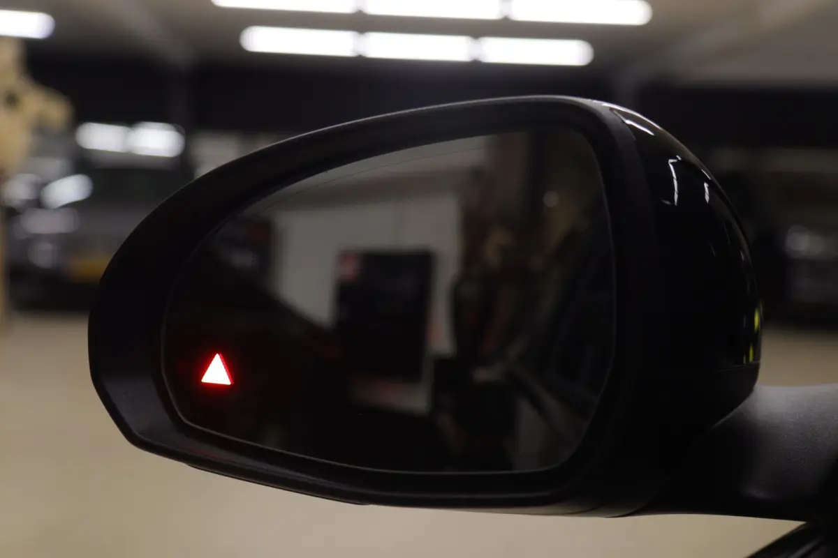 300 E AMG Line PANO/CARPLAY/SFEERV/CAMERA/BOMVOL