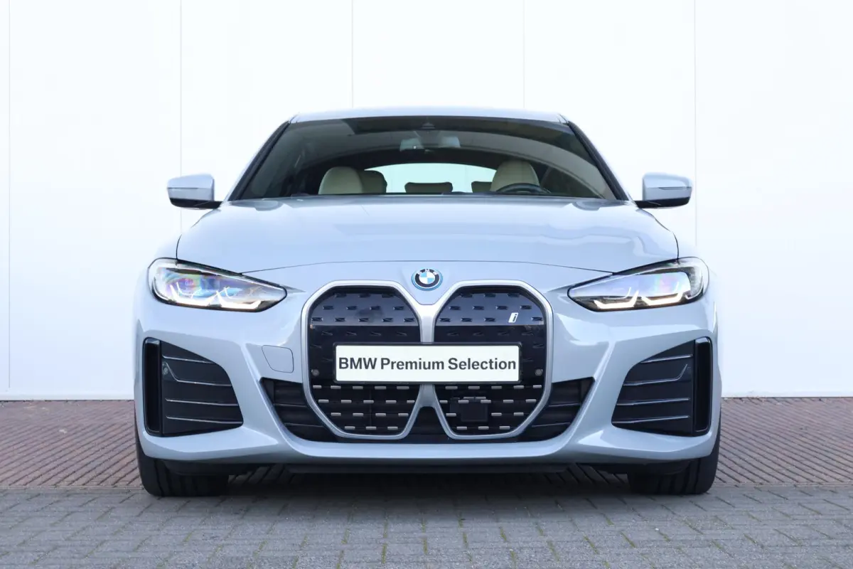 eDrive35 High Executive 70 kWh | SoH 99% | M-Sport Pakket | Stoelverwarming | PDC | Achteruitrijcamera | Cruise Control | 18'' LM |