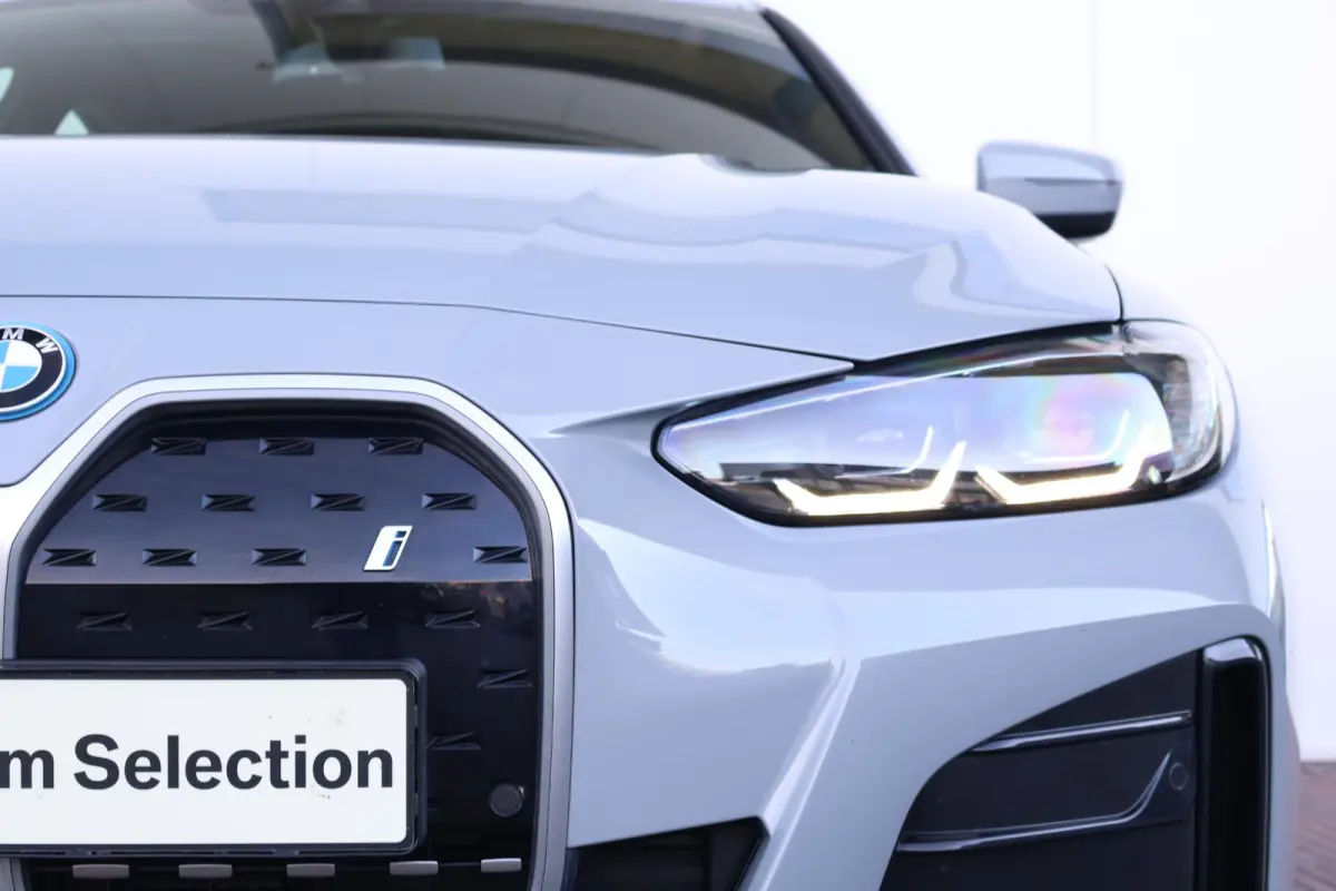 eDrive35 High Executive 70 kWh | SoH 99% | M-Sport Pakket | Stoelverwarming | PDC | Achteruitrijcamera | Cruise Control | 18'' LM |