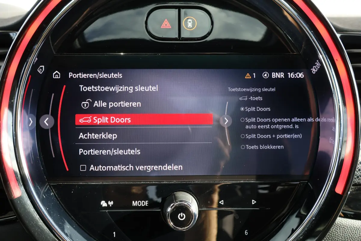 2.0 Cooper S John Cooper Works | Stuur & Stoel Verwarming | Panorama Dak | Visibility Package | Comforttoegang | Elektr. Stoelen | Yours Leder | Head-Up |