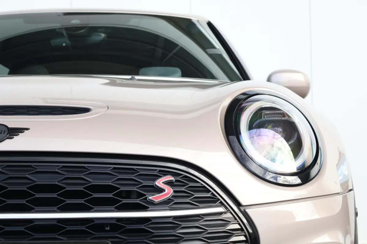 2.0 Cooper S John Cooper Works | Stuur & Stoel Verwarming | Panorama Dak | Visibility Package | Comforttoegang | Elektr. Stoelen | Yours Leder | Head-Up |