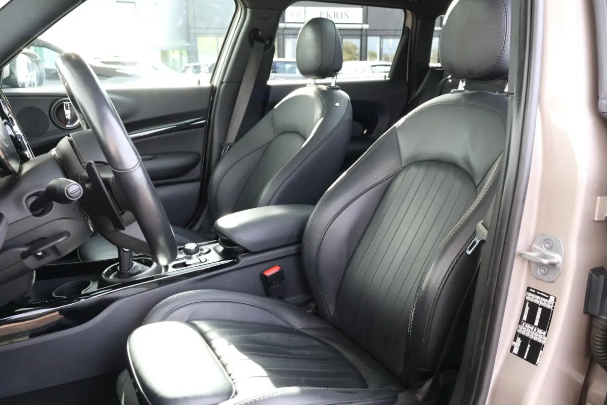 2.0 Cooper S John Cooper Works | Stuur & Stoel Verwarming | Panorama Dak | Visibility Package | Comforttoegang | Elektr. Stoelen | Yours Leder | Head-Up |