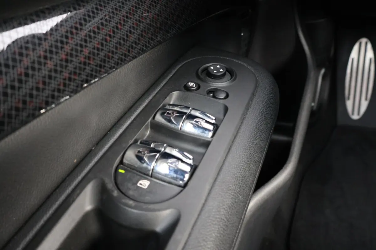 2.0 Cooper S John Cooper Works | Stuur & Stoel Verwarming | Panorama Dak | Visibility Package | Comforttoegang | Elektr. Stoelen | Yours Leder | Head-Up |