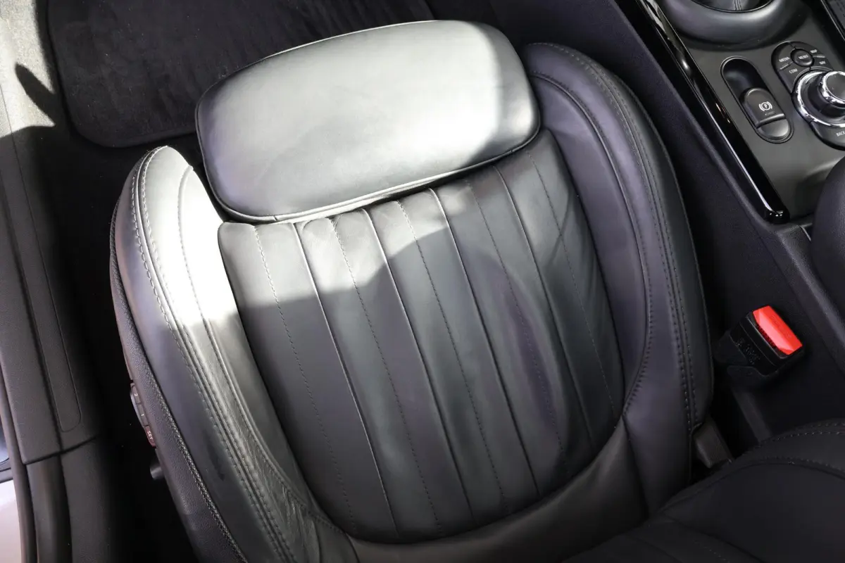 2.0 Cooper S John Cooper Works | Stuur & Stoel Verwarming | Panorama Dak | Visibility Package | Comforttoegang | Elektr. Stoelen | Yours Leder | Head-Up |
