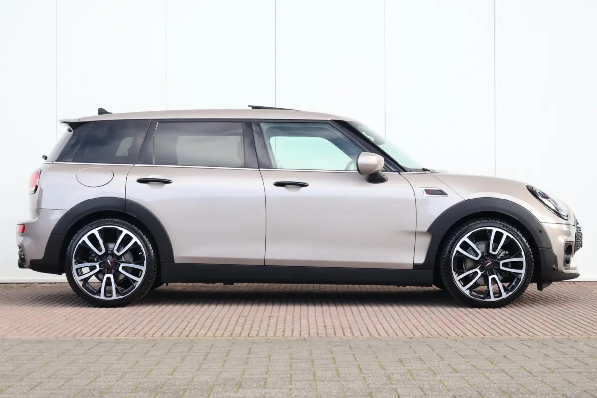 2.0 Cooper S John Cooper Works | Stuur & Stoel Verwarming | Panorama Dak | Visibility Package | Comforttoegang | Elektr. Stoelen | Yours Leder | Head-Up |