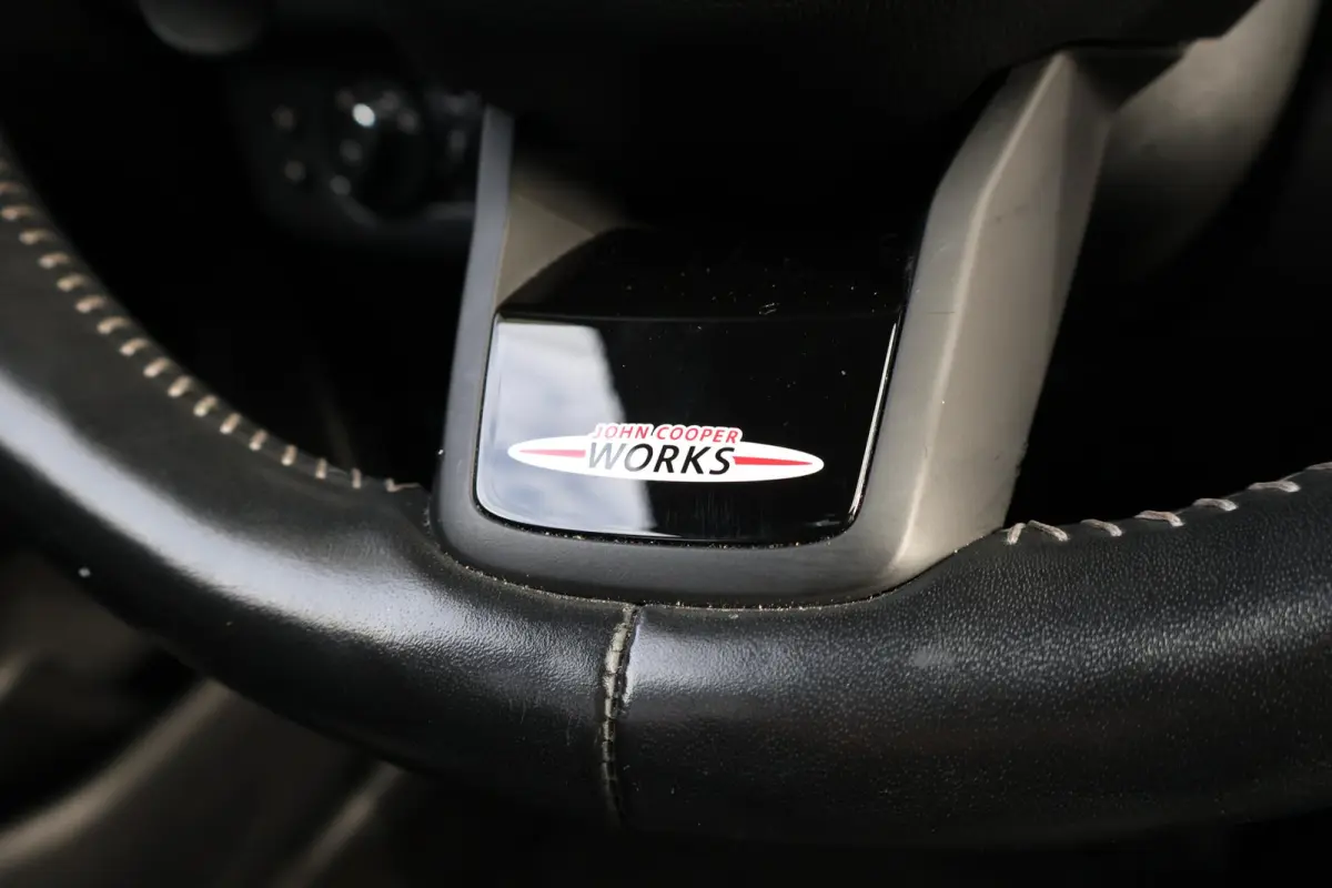 2.0 Cooper S John Cooper Works | Stuur & Stoel Verwarming | Panorama Dak | Visibility Package | Comforttoegang | Elektr. Stoelen | Yours Leder | Head-Up |