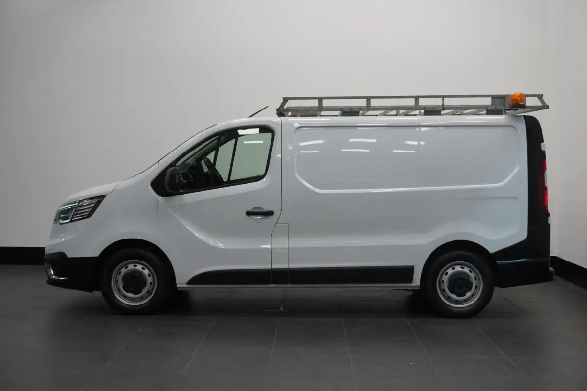 2.0 Blue dCi 130PK EURO 6 - Airco - Navi - Cruise - €15.950,- Excl.
