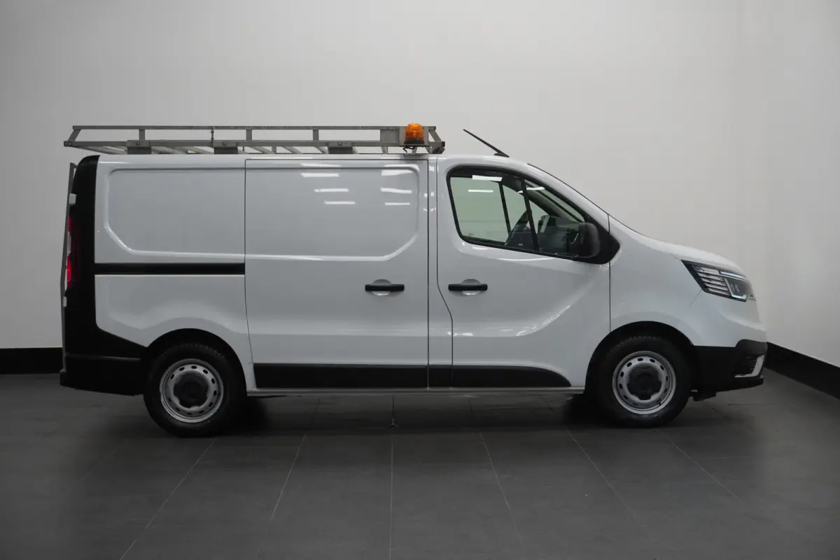 2.0 Blue dCi 130PK EURO 6 - Airco - Navi - Cruise - €15.950,- Excl.