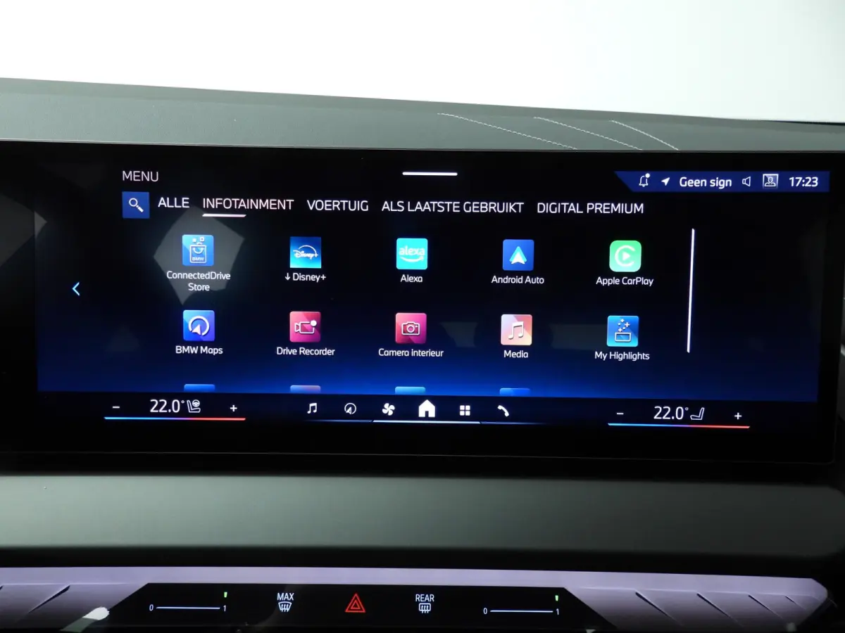 30e xDrive | M-Sportpakket | LED | HUD | Active cruise | Trekhaak | Elektr. zetels | SOH 100% | DAB | Harman-kardon sound | Alu 19 inch