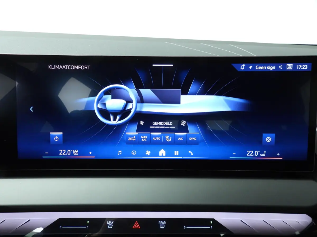 30e xDrive | M-Sportpakket | LED | HUD | Active cruise | Trekhaak | Elektr. zetels | SOH 100% | DAB | Harman-kardon sound | Alu 19 inch