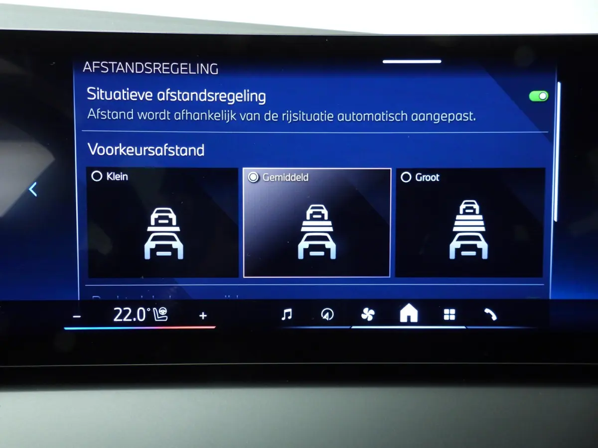 30e xDrive | M-Sportpakket | LED | HUD | Active cruise | Trekhaak | Elektr. zetels | SOH 100% | DAB | Harman-kardon sound | Alu 19 inch