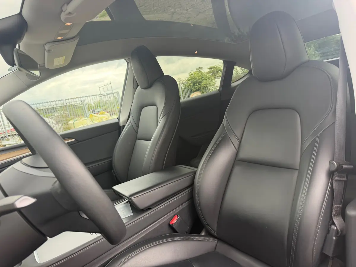 Performance AWD 75 kWh - Solid Black - Panorama/Trekhaak