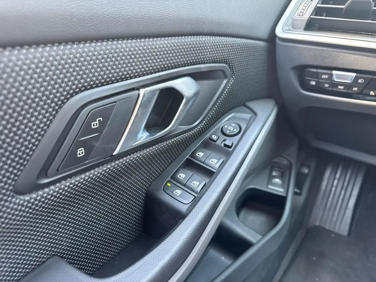 318i|Curvedscreen|Automaat