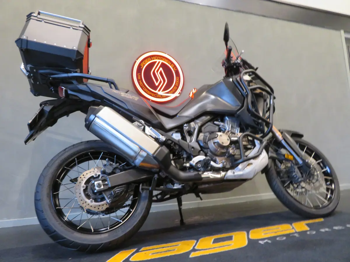 CRF 1100 AFRICA TWIN DCT TOPPER!!