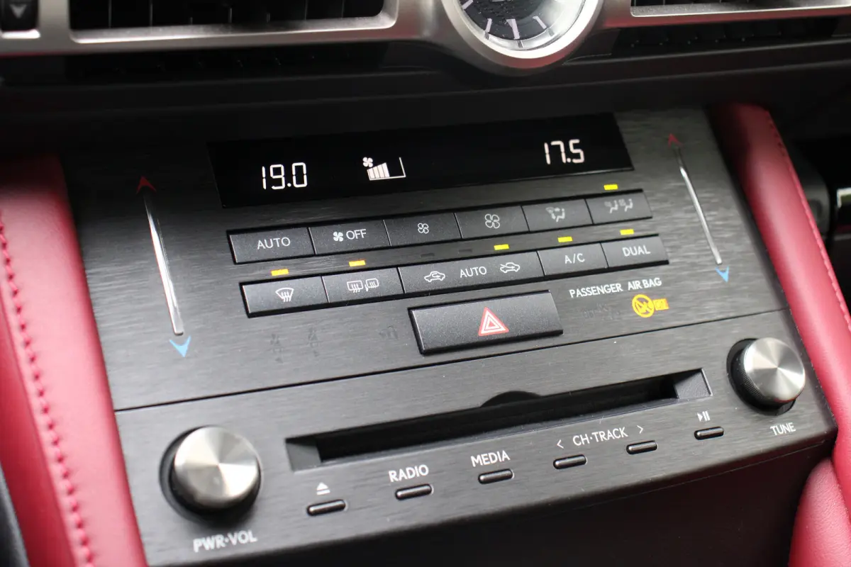 300h | UNIEK! | CRUISE CONTROL |CAMERA | DODE HOEK DETECTIE | STOELVERWARMING | FULL LED
