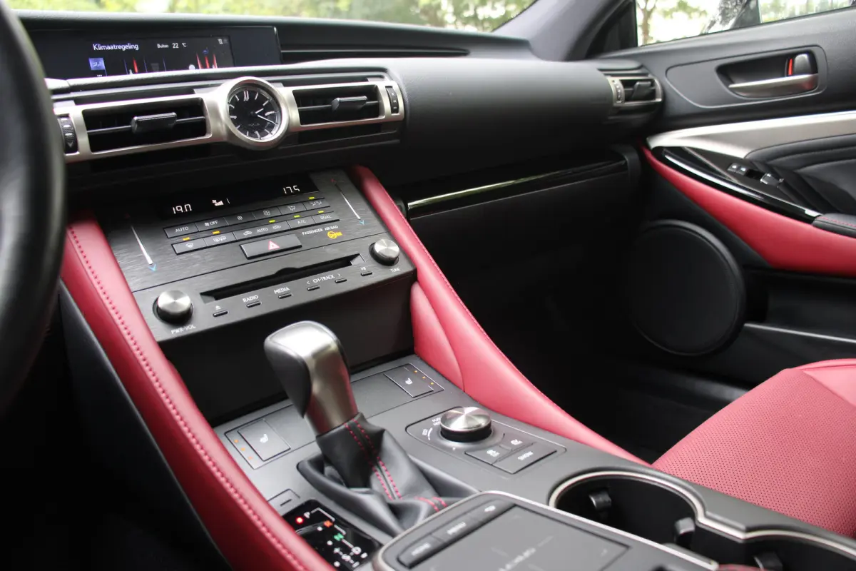 300h | UNIEK! | CRUISE CONTROL |CAMERA | DODE HOEK DETECTIE | STOELVERWARMING | FULL LED