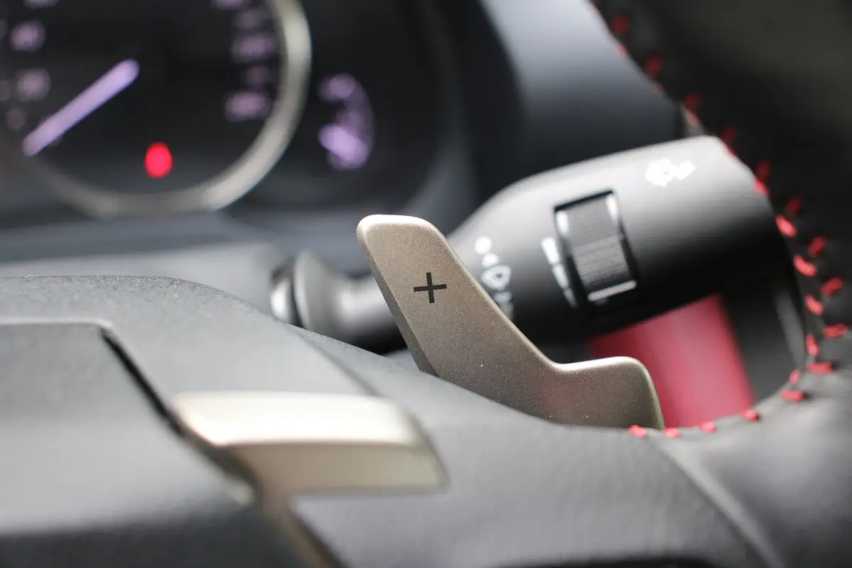300h | UNIEK! | CRUISE CONTROL |CAMERA | DODE HOEK DETECTIE | STOELVERWARMING | FULL LED