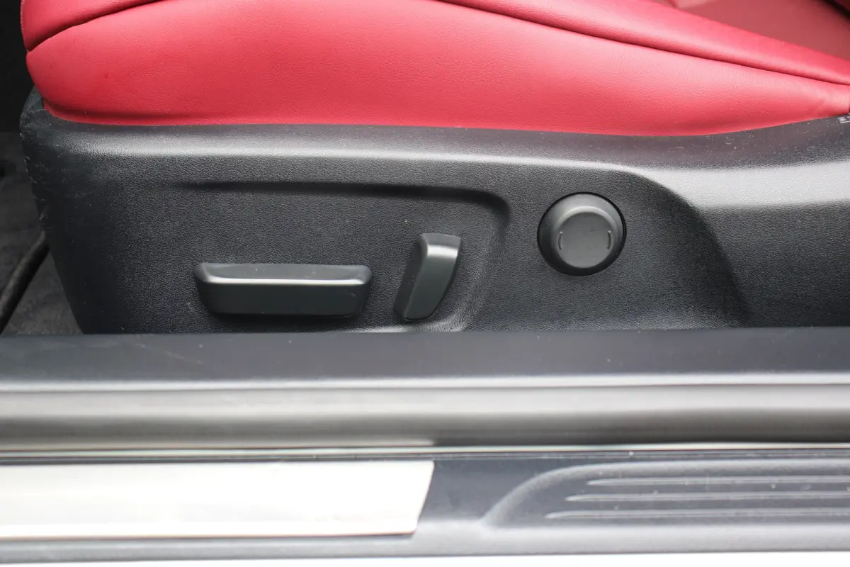 300h | UNIEK! | CRUISE CONTROL |CAMERA | DODE HOEK DETECTIE | STOELVERWARMING | FULL LED
