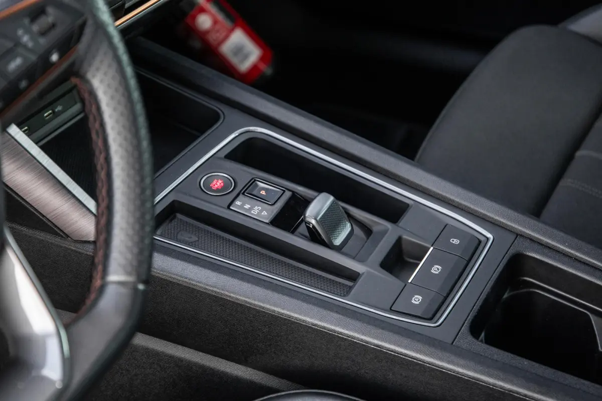 1.4i Plug-In Hybrid SPORTSTOURER / CARPLAY / CAMERA / KUIP STOELEN / PERFECT ONDERHOUDEN