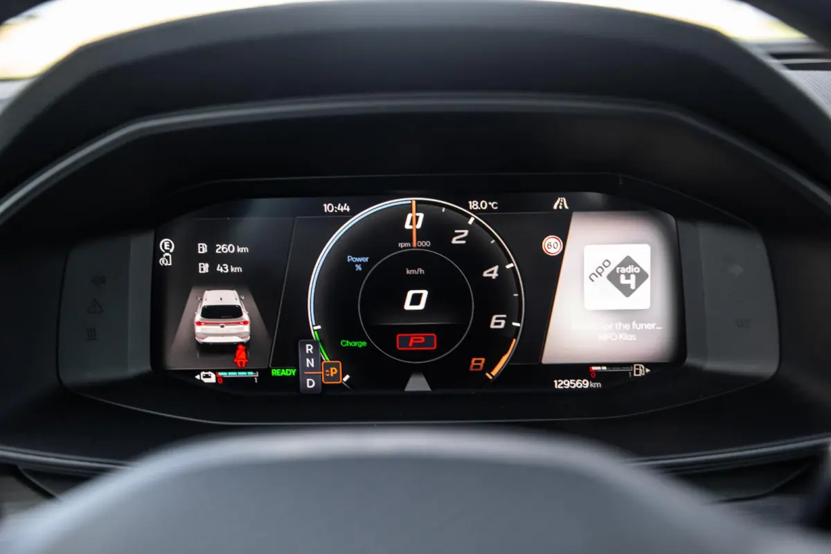 1.4i Plug-In Hybrid SPORTSTOURER / CARPLAY / CAMERA / KUIP STOELEN / PERFECT ONDERHOUDEN