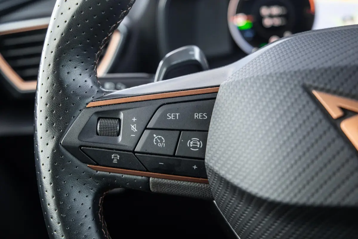 1.4i Plug-In Hybrid SPORTSTOURER / CARPLAY / CAMERA / KUIP STOELEN / PERFECT ONDERHOUDEN