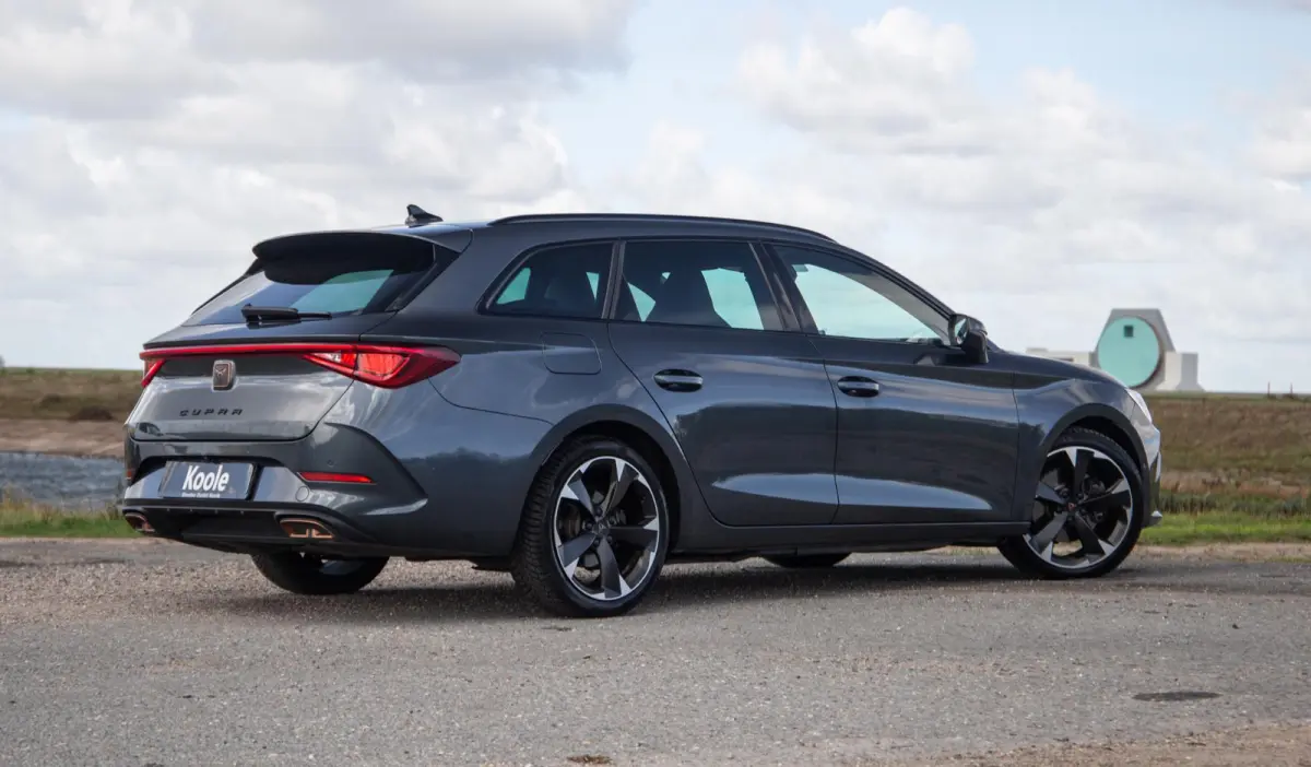 1.4i Plug-In Hybrid SPORTSTOURER / CARPLAY / CAMERA / KUIP STOELEN / PERFECT ONDERHOUDEN