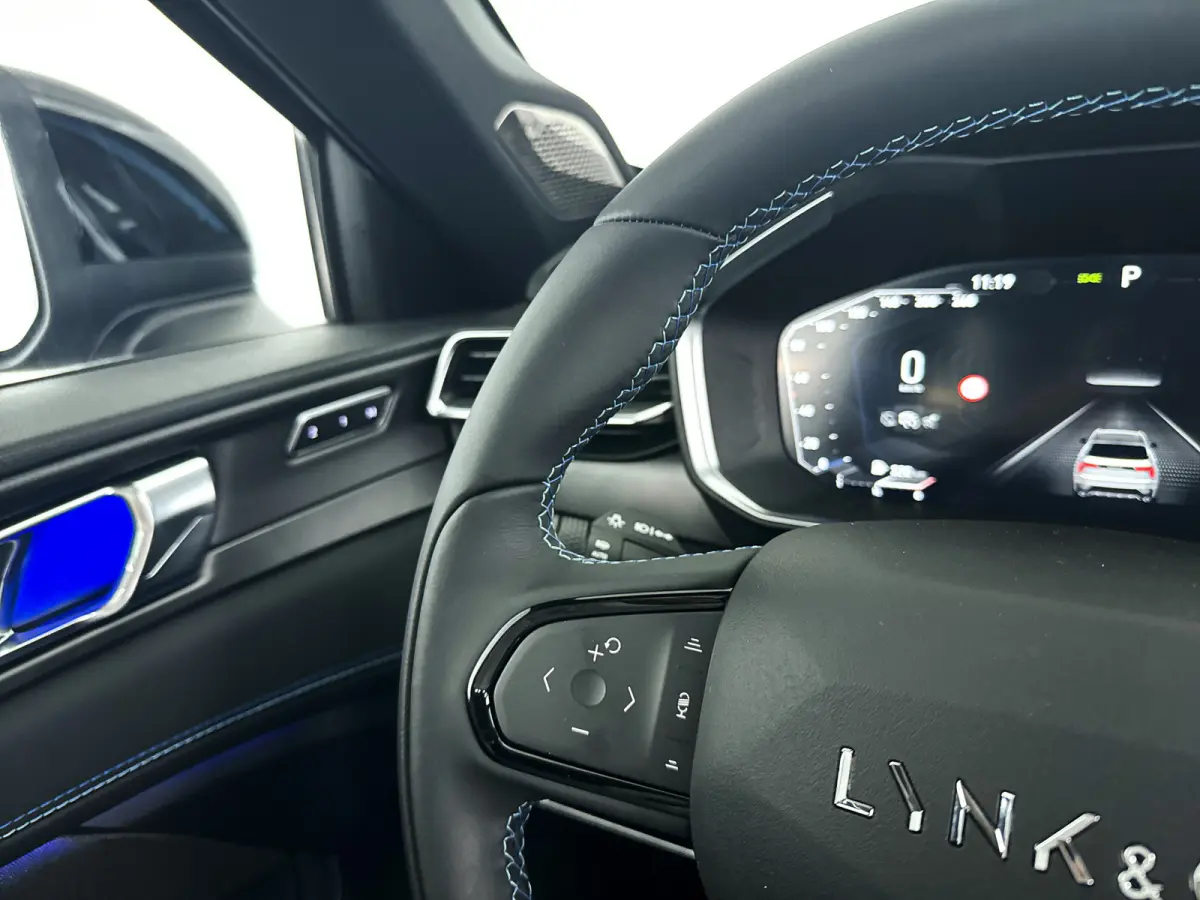 1.5 | Panoramadak | 360° Camera | Infinity audio | Blis | Stoel- en stuurverwarming | Adaptieve cruise control