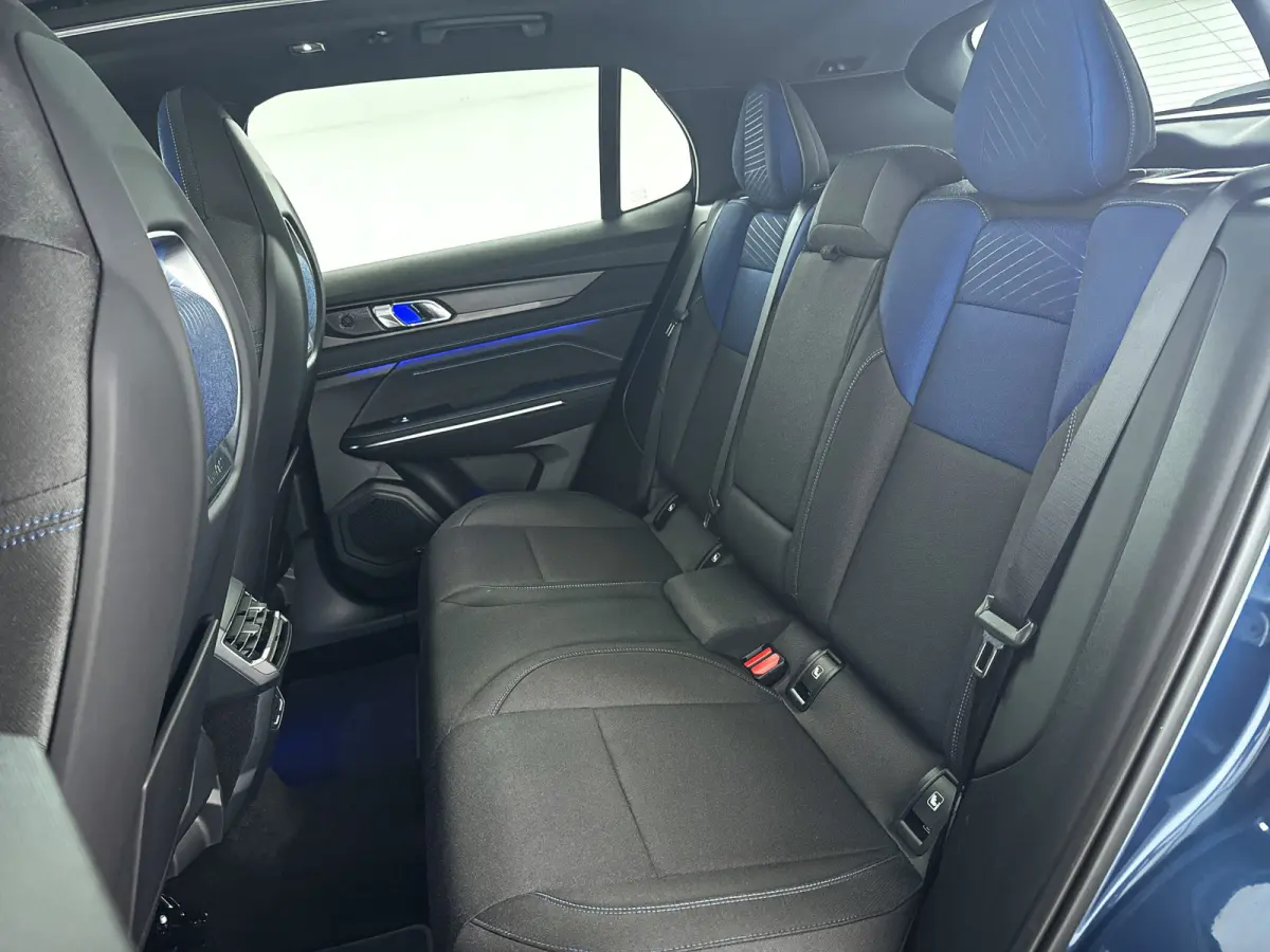 1.5 | Panoramadak | 360° Camera | Infinity audio | Blis | Stoel- en stuurverwarming | Adaptieve cruise control