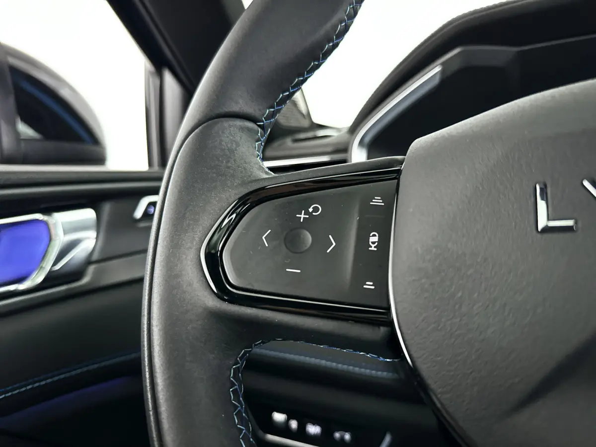 1.5 | Panoramadak | 360° Camera | Infinity audio | Blis | Stoel- en stuurverwarming | Adaptieve cruise control