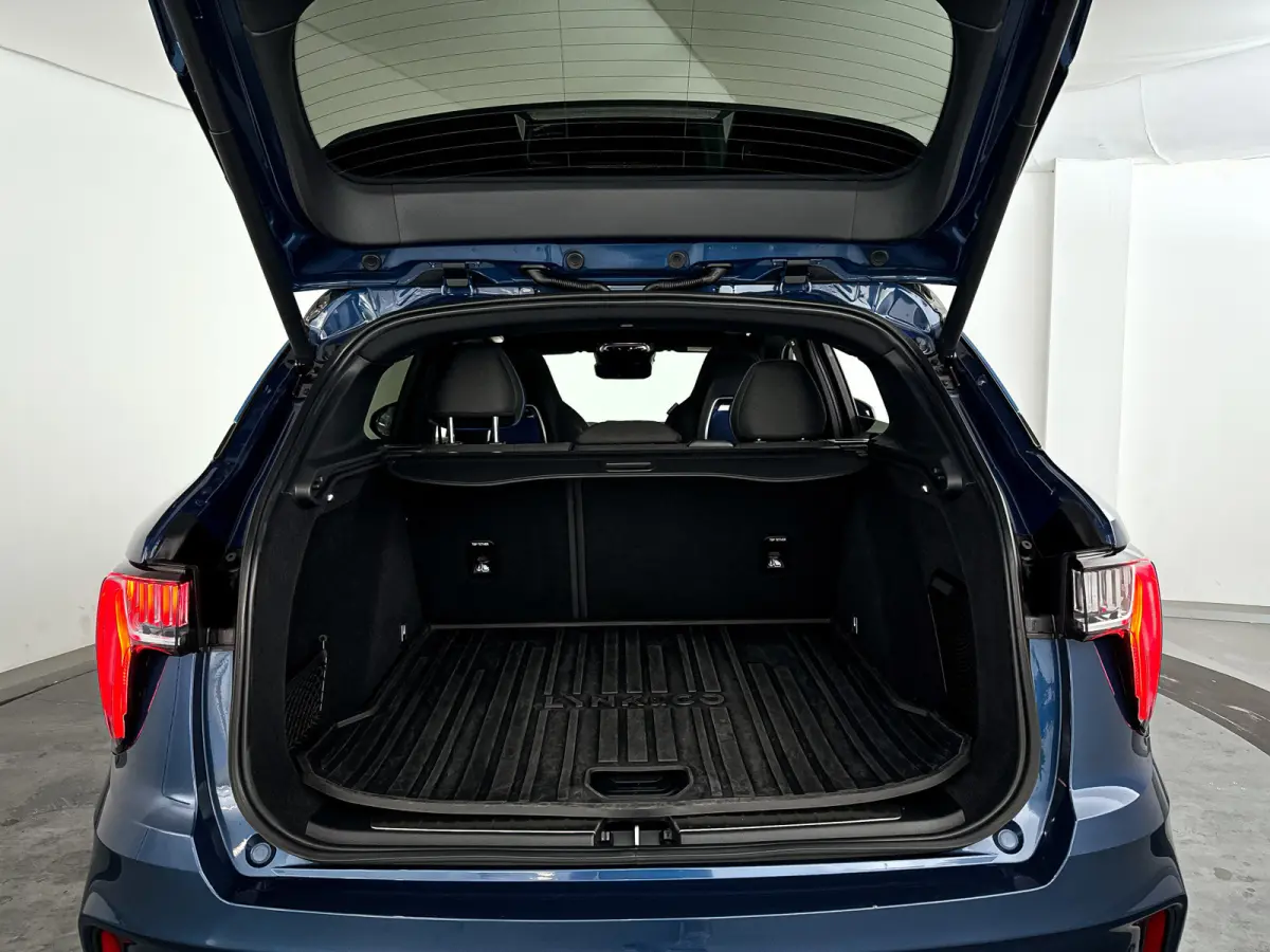 1.5 | Panoramadak | 360° Camera | Infinity audio | Blis | Stoel- en stuurverwarming | Adaptieve cruise control