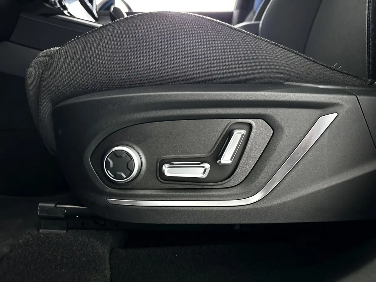 1.5 | Panoramadak | 360° Camera | Infinity audio | Blis | Stoel- en stuurverwarming | Adaptieve cruise control