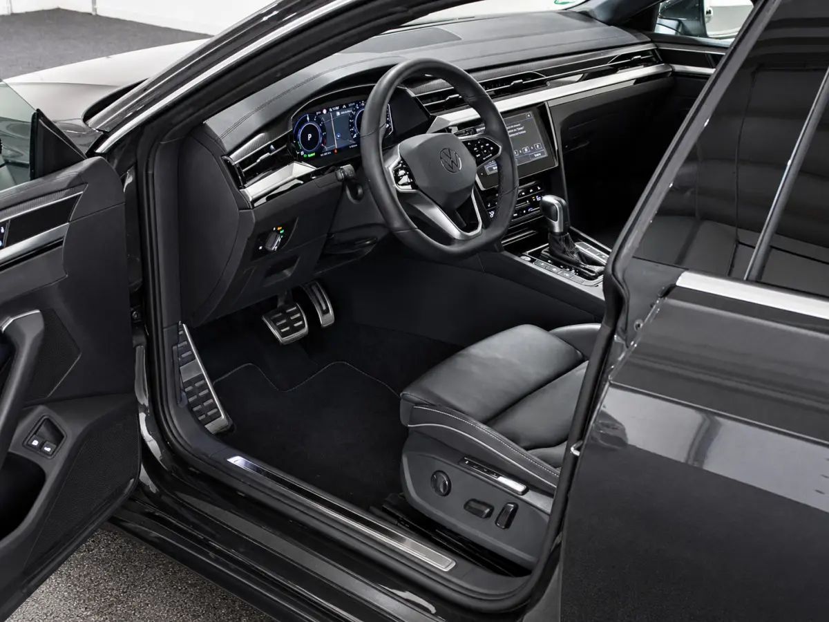 1.4 TSI eHybrid R-Line | Panoramadak | Stoelmassage | Trekhaak