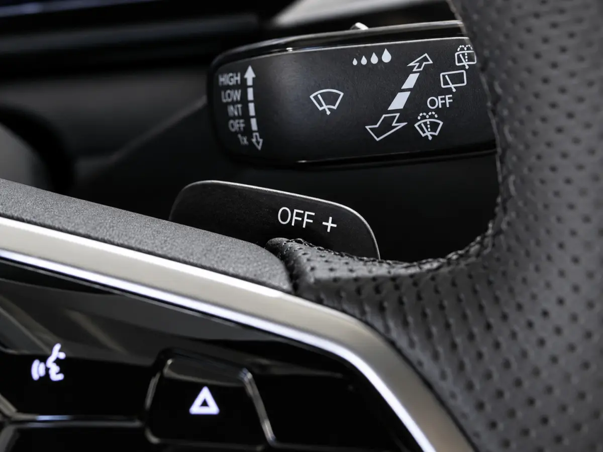 1.4 TSI eHybrid R-Line | Panoramadak | Stoelmassage | Trekhaak
